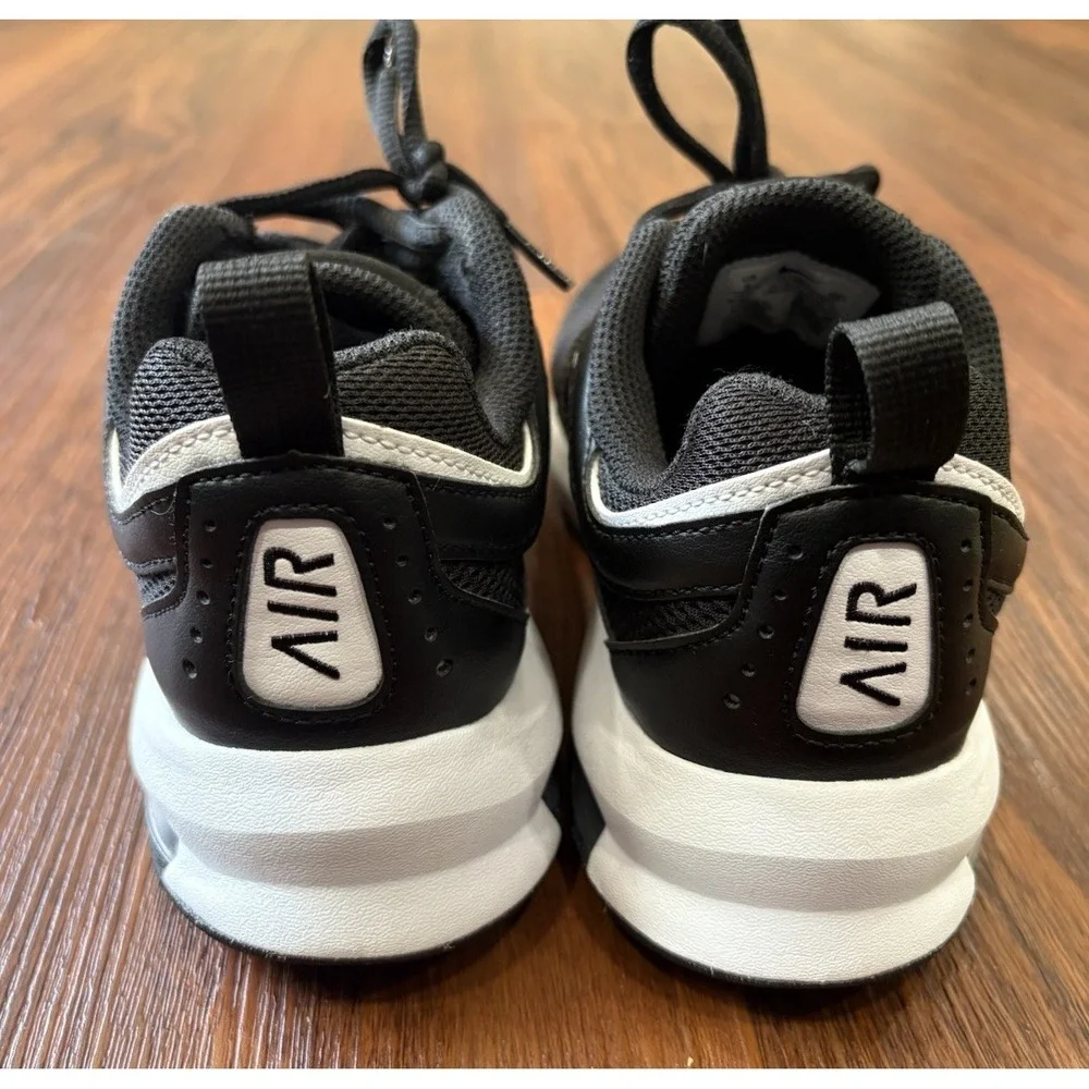Nike Air‎ Max Womens Size 6 Black White Casual Sneaker CU4870-001